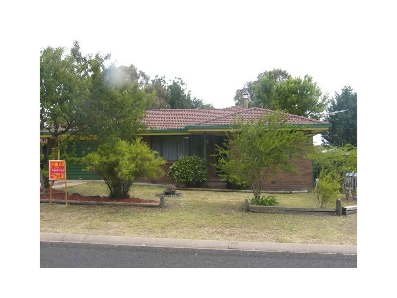 9 Sarah Place, Armidale NSW 2350