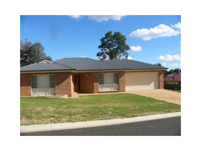 21 Golden Grove, Armidale NSW 2350