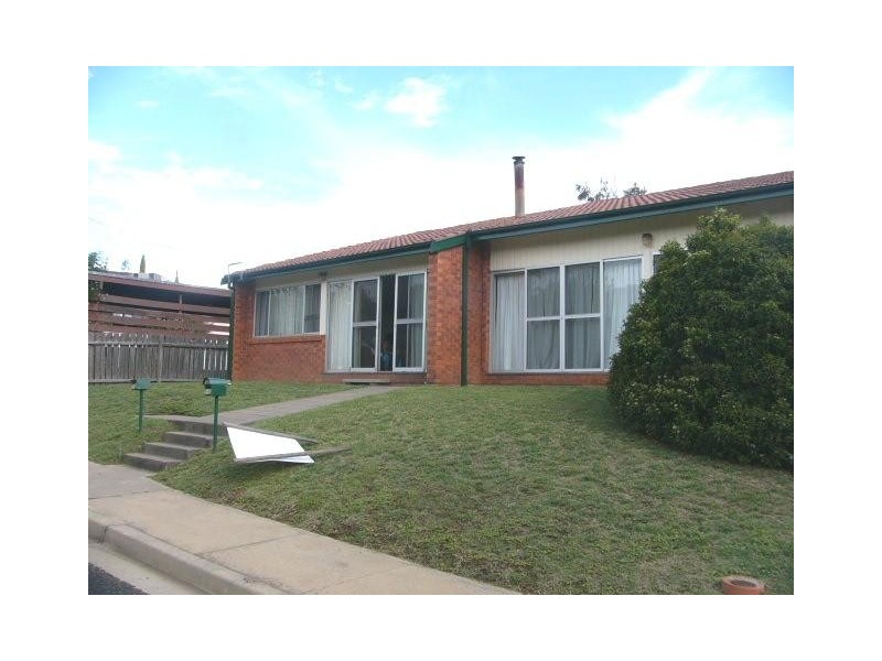 2/10 ST CUTHBERTS AVENUE, Armidale NSW 2350