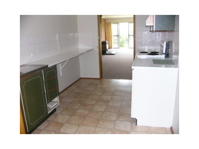 2/10 ST CUTHBERTS AVENUE, Armidale NSW 2350
