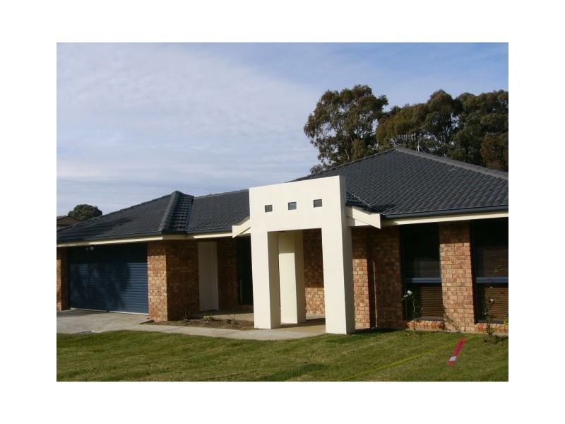 2/21 Judith Street, Armidale NSW 2350