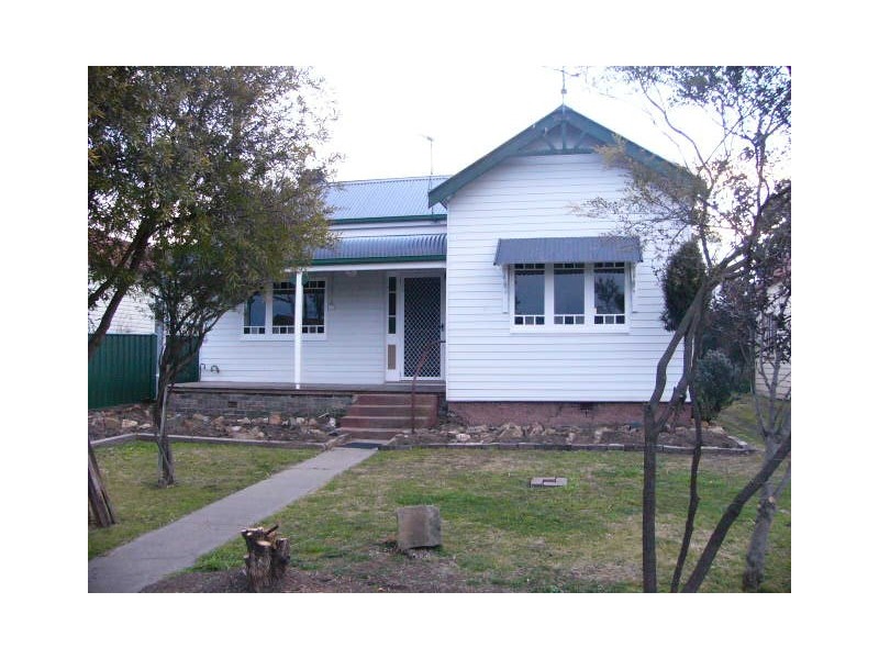 13 Crescent Street, Armidale NSW 2350