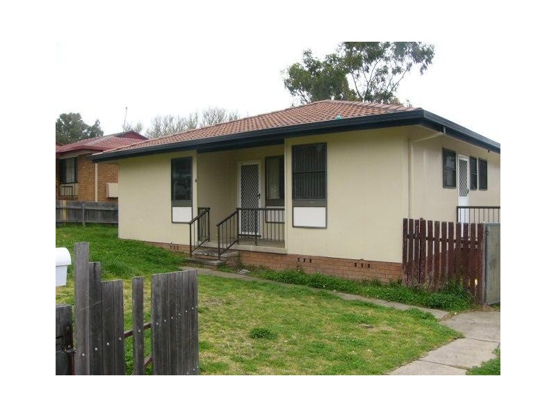 Braken Street, Armidale NSW 2350