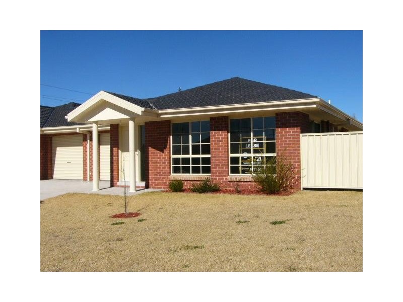 2/2 Conningdale Crescent, Armidale NSW 2350