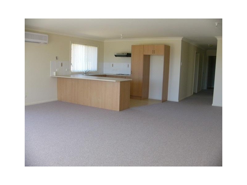 2/15 Conningdale Crescent, Armidale NSW 2350