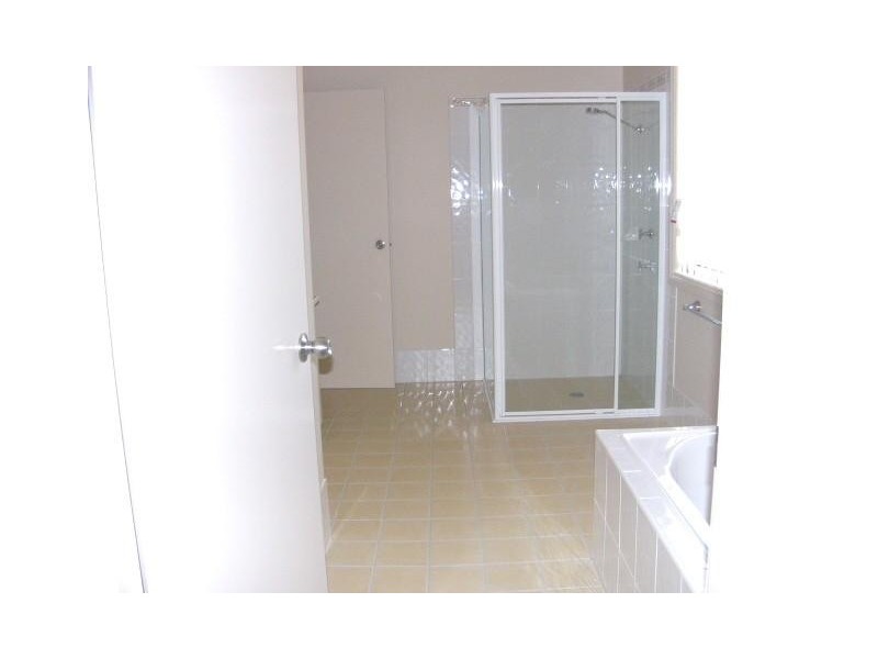 2/15 Conningdale Crescent, Armidale NSW 2350