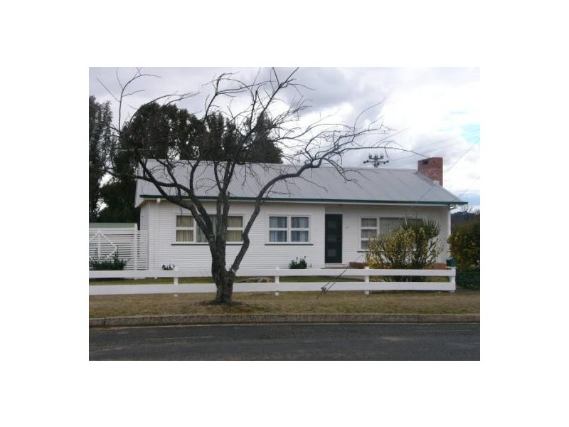 25 Mann Street, Armidale NSW 2350