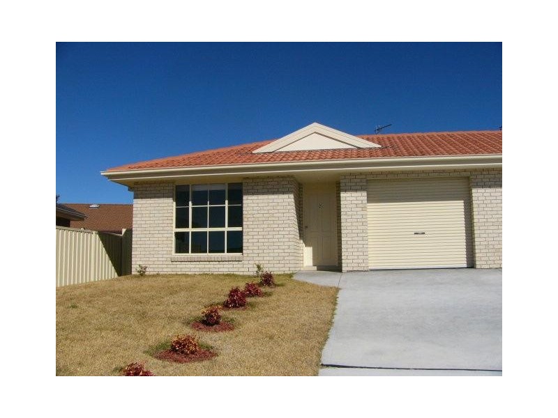 2/16 Conningdale Crescent, Armidale NSW 2350