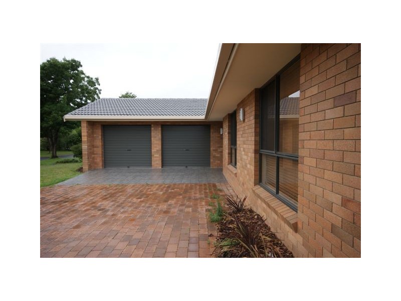 8 Braebank Avenue, Armidale NSW 2350