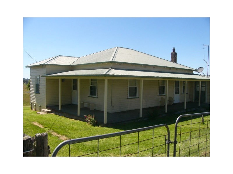 ‘Ellera Cottage Enmore Road, Uralla NSW 2358