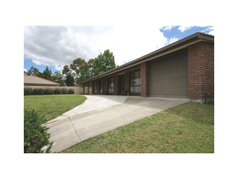 2 Peters Place, Armidale NSW 2350