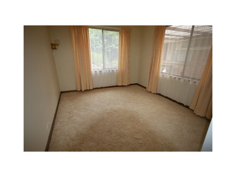 2 Peters Place, Armidale NSW 2350