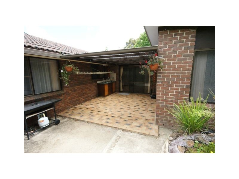 2 Peters Place, Armidale NSW 2350
