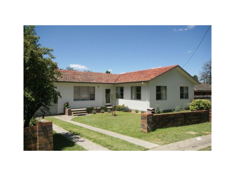 19 Drummond Avenue, Armidale NSW 2350