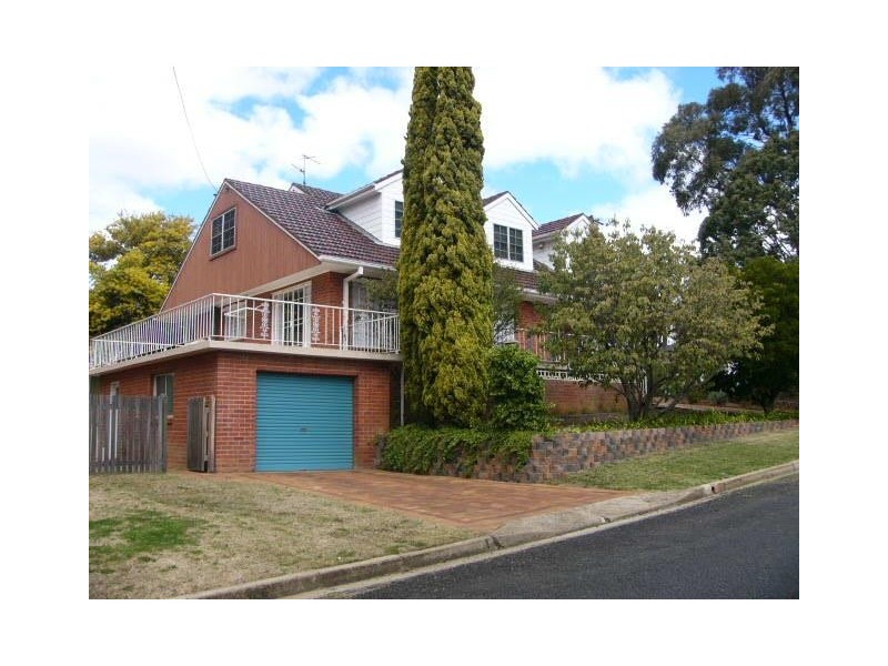 9 Thompson Street, Armidale NSW 2350