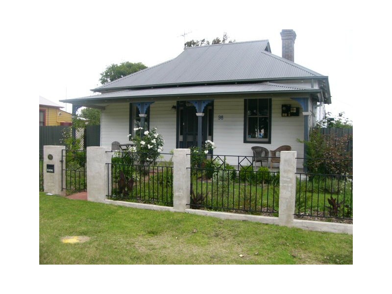 98 Douglas Street, Armidale NSW 2350