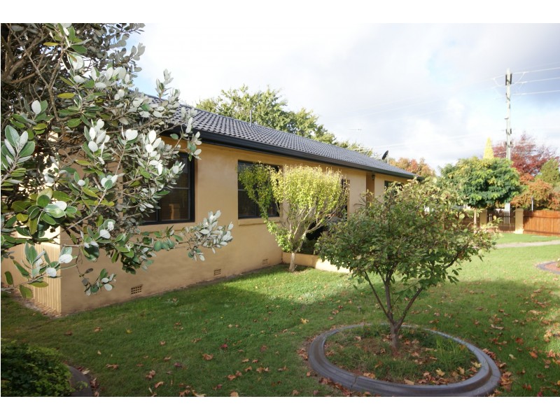 83 Queen Elizabeth Drive, Armidale NSW 2350