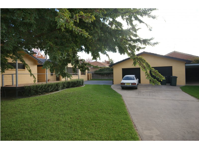 83 Queen Elizabeth Drive, Armidale NSW 2350