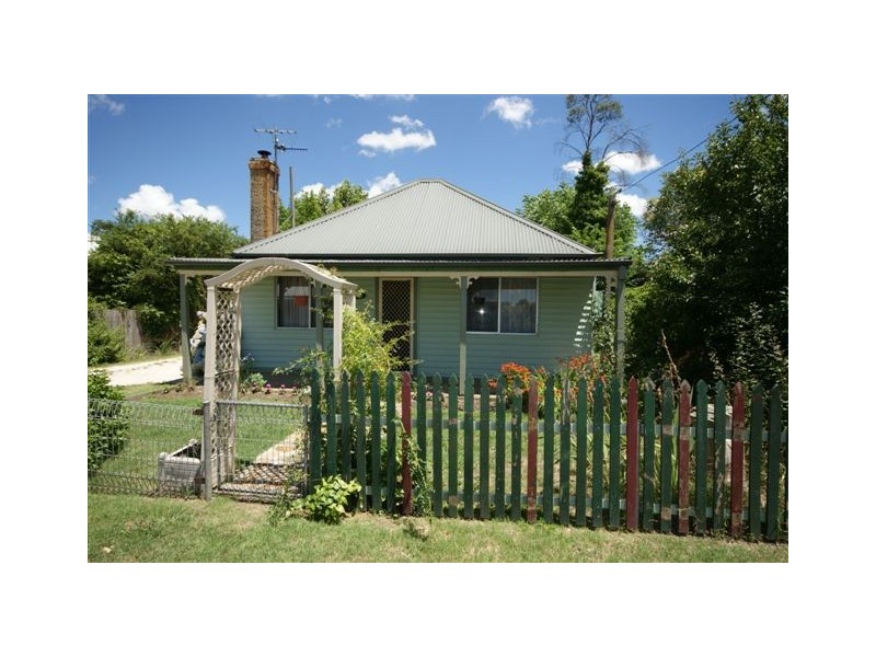 90 Niagara Street, Armidale NSW 2350