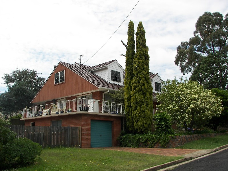 9 Thompson Street, Armidale NSW 2350