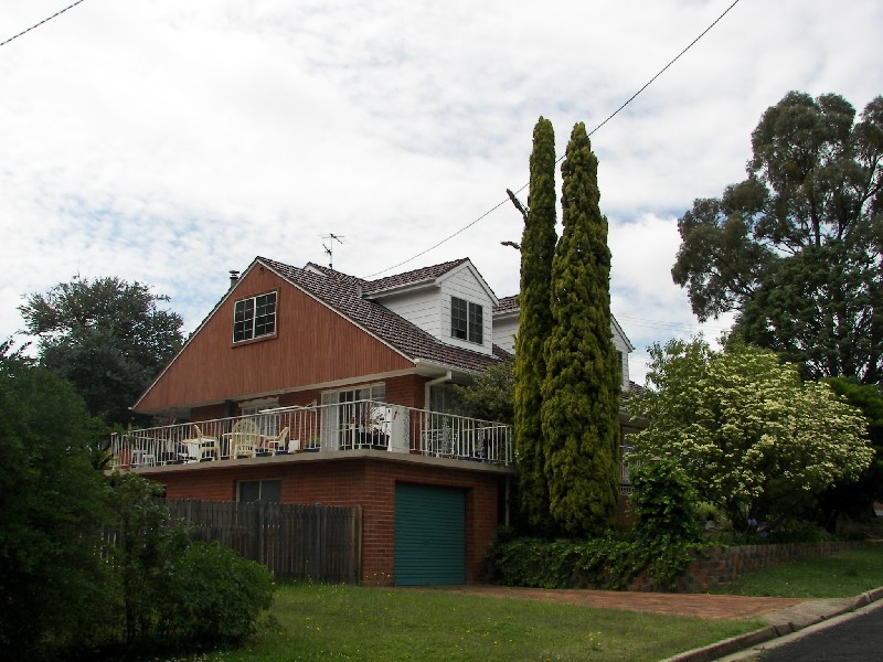 9 Thompson Street, Armidale NSW 2350