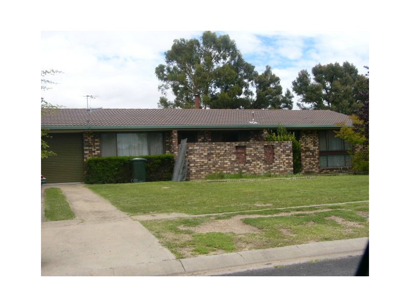 16 James Avenue, Armidale NSW 2350