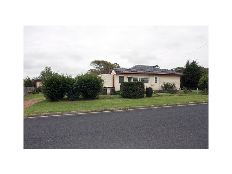 Cnr Elm Avenue & Claude Street, Armidale NSW 2350