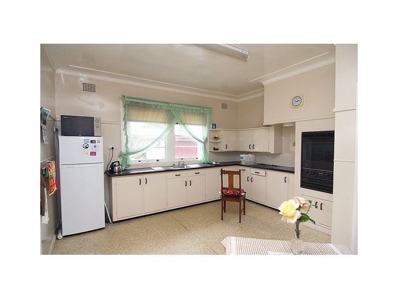 Cnr Elm Avenue & Claude Street, Armidale NSW 2350