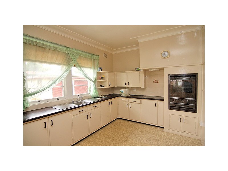 Cnr Elm Avenue & Claude Street, Armidale NSW 2350