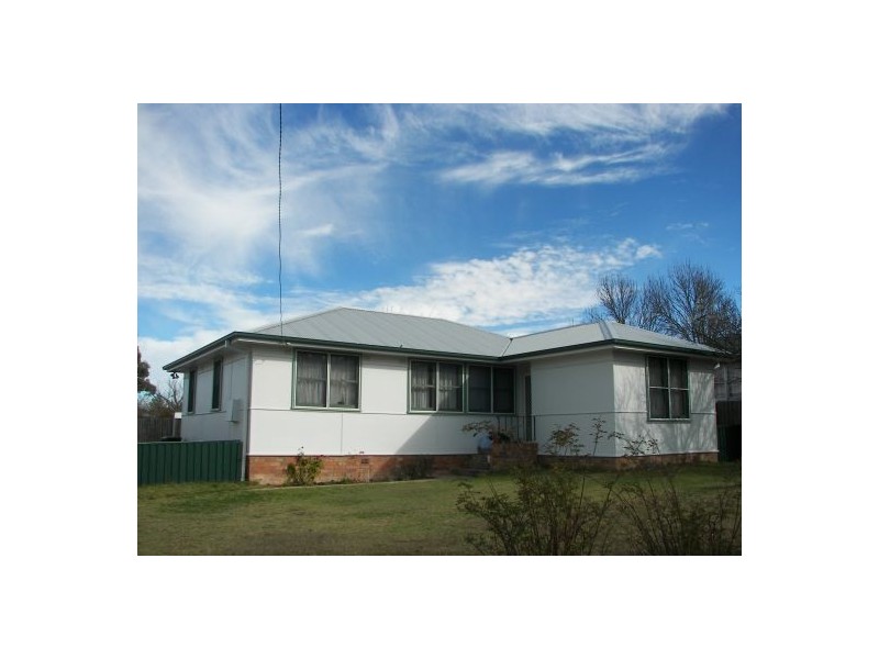 4 Jones Avenue, Armidale NSW 2350