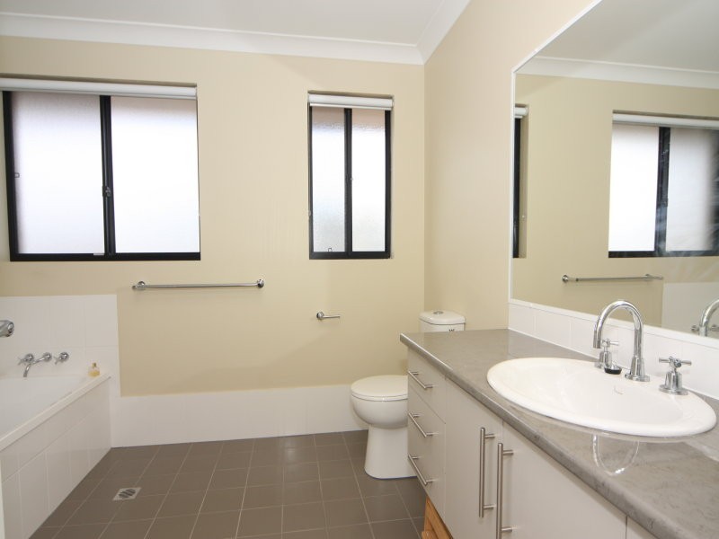 30 Golden Grove, Armidale NSW 2350