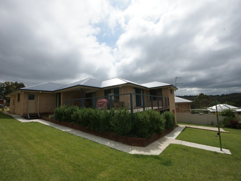 10 McCarthy Crescent, Armidale NSW 2350