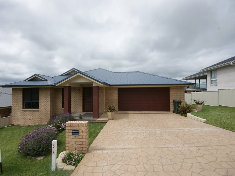 10 McCarthy Crescent, Armidale NSW 2350