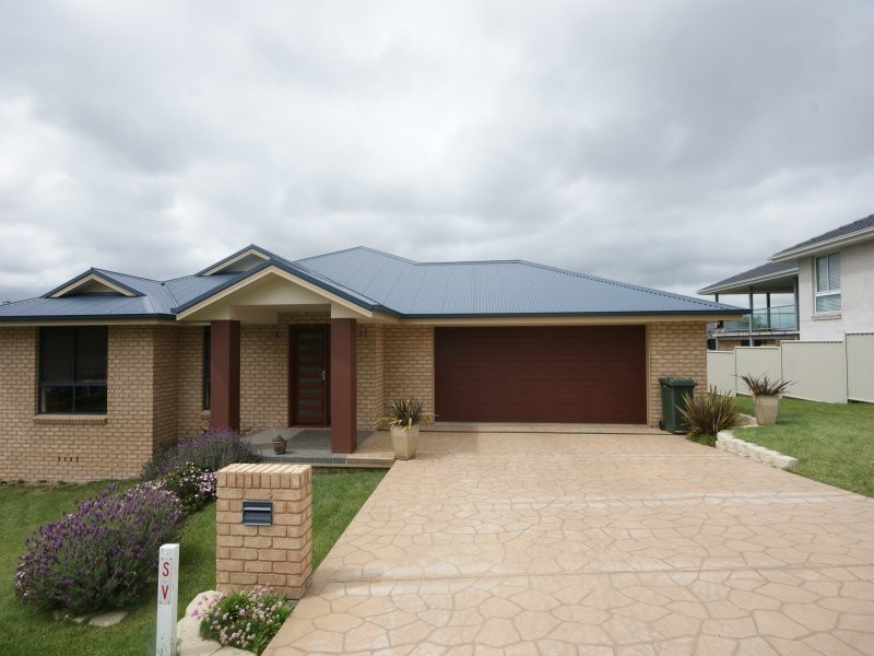 10 McCarthy Crescent, Armidale NSW 2350