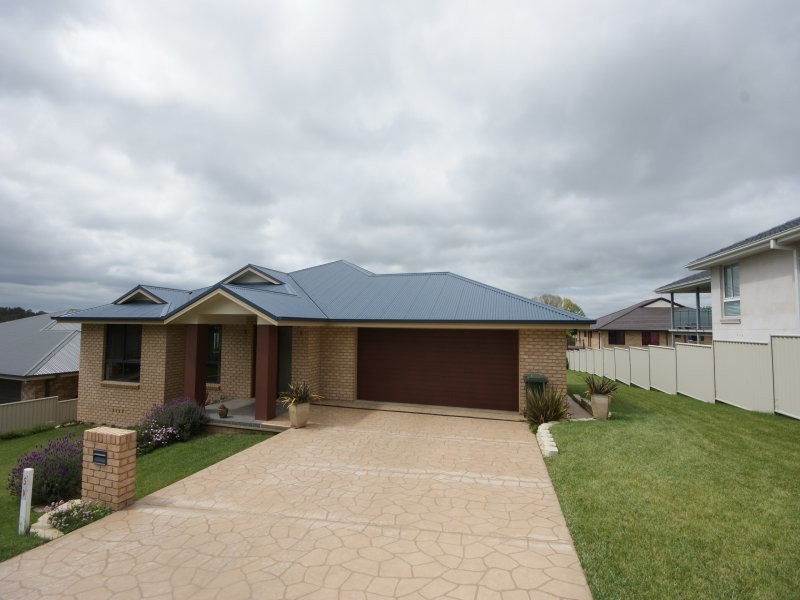 10 McCarthy Crescent, Armidale NSW 2350