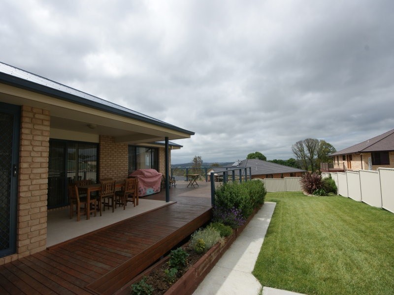 10 McCarthy Crescent, Armidale NSW 2350