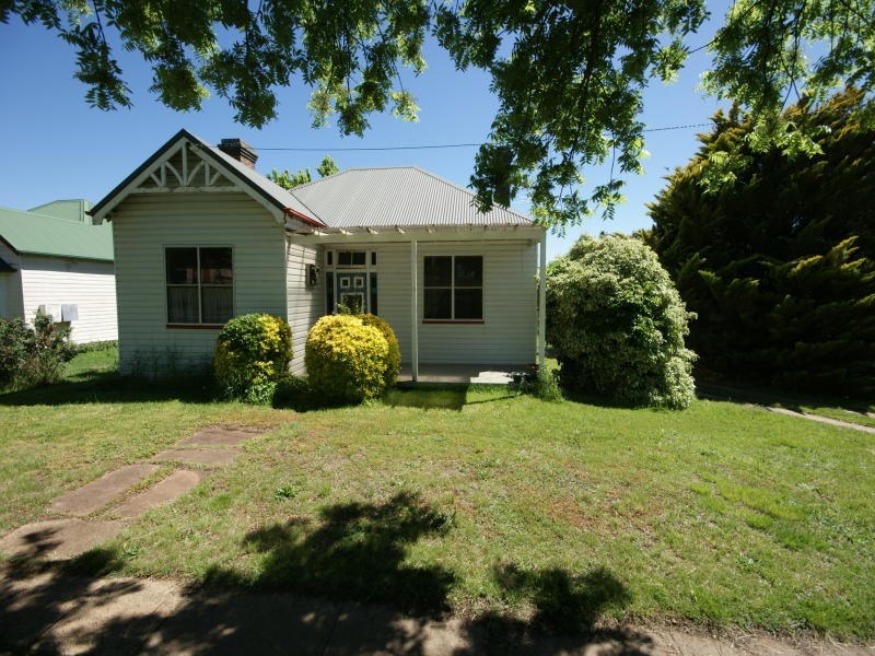 199 Mann Street, Armidale NSW 2350