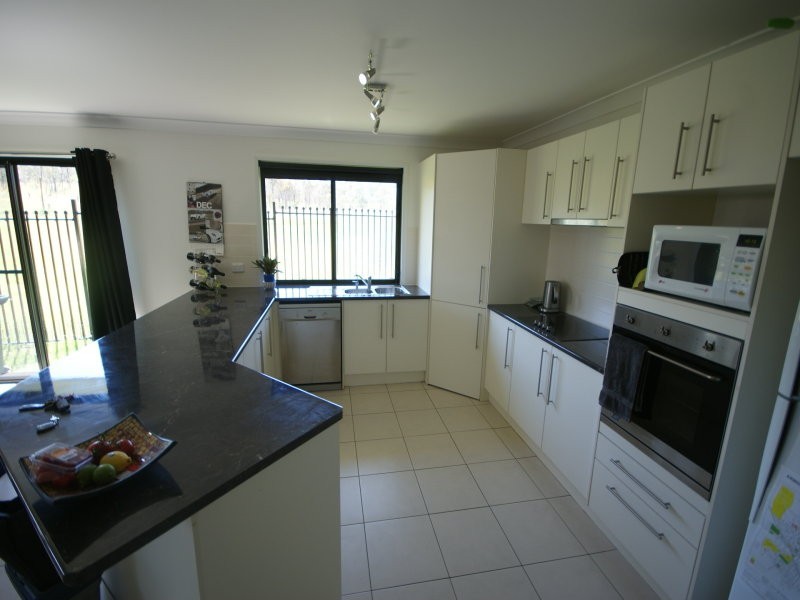 28 Dale Crescent, Armidale NSW 2350