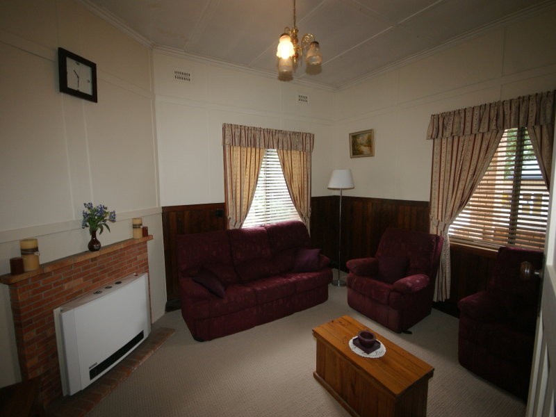 12 Marsh Street, Armidale NSW 2350