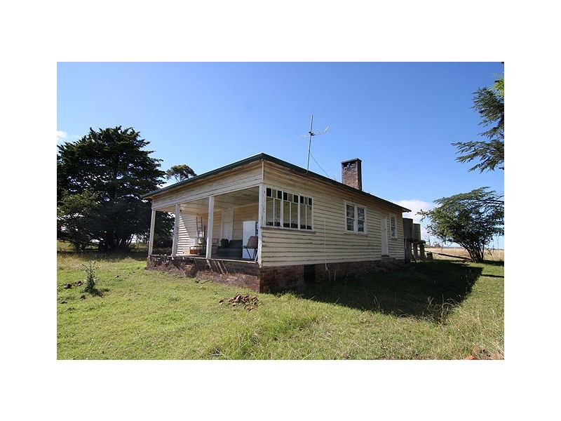 187  Clarks Road,, Armidale NSW 2350