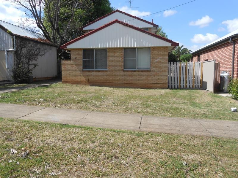 2/49 Bourke Street, Tamworth NSW 2340