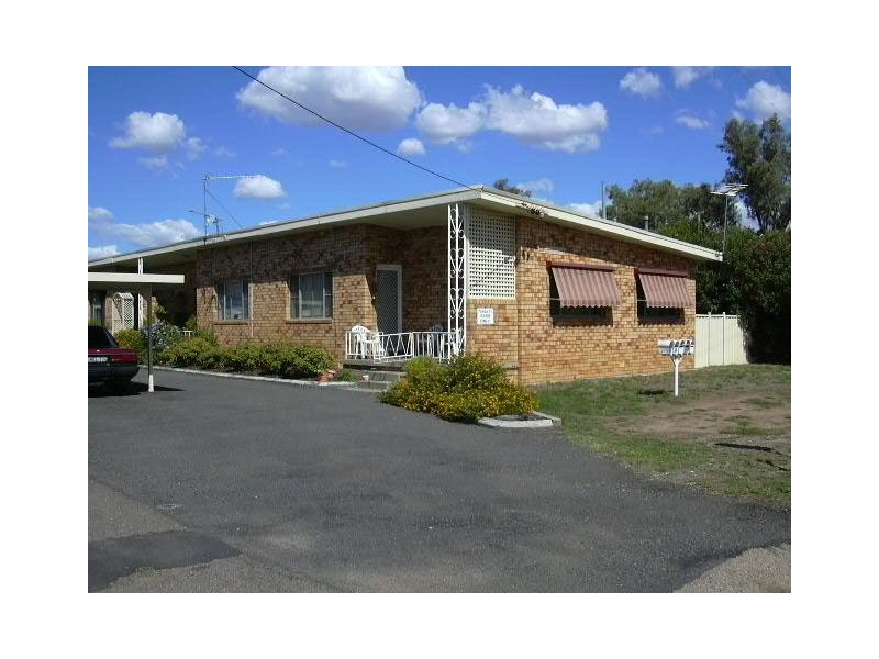 2/13 PETRA AVENUE, Tamworth NSW 2340