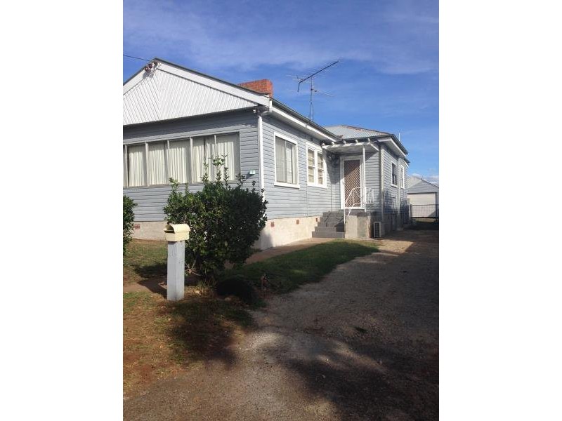 111 Piper Street, Tamworth NSW 2340