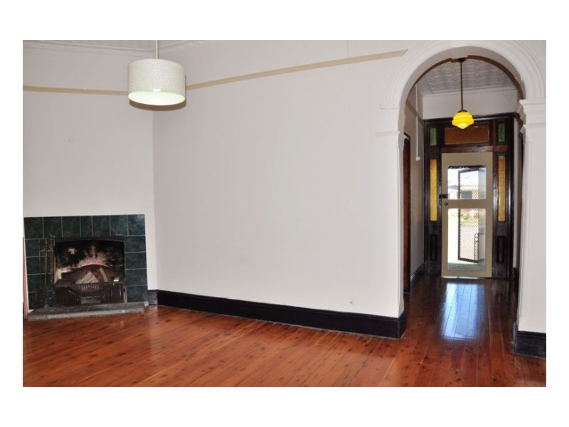 6 In Street West, Tamworth NSW 2340