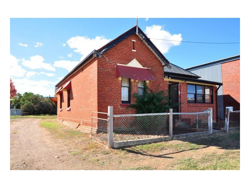 6 In Street West, Tamworth NSW 2340