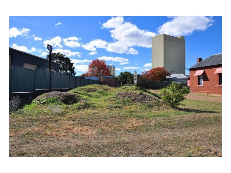 6 In Street West, Tamworth NSW 2340