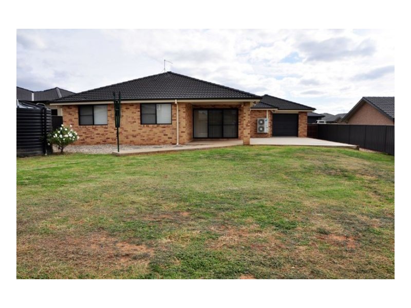 6 Rosella Avenue, Calala NSW 2340