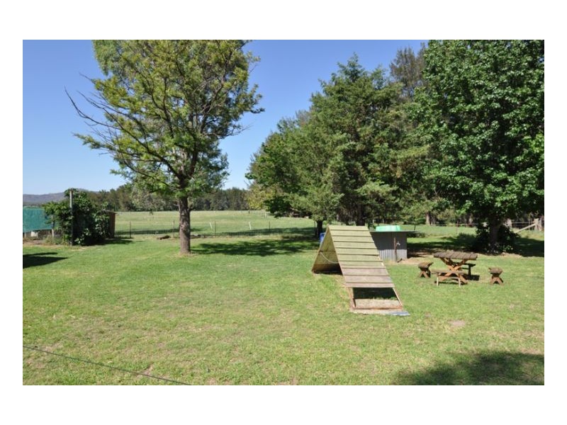 810 Moonbi Gap Road, Moore Creek NSW 2340