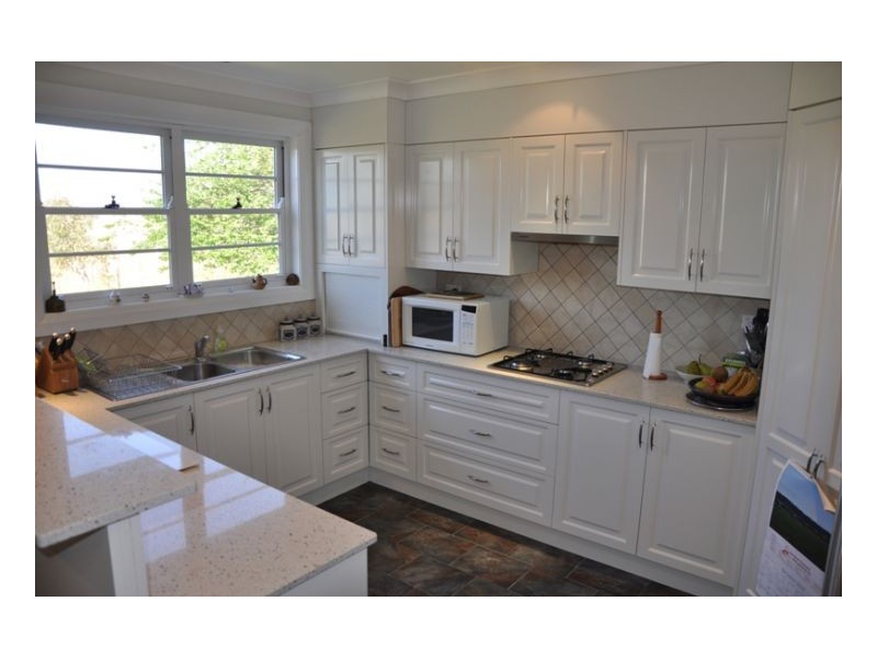 808 Oakey Creek Road, Piallaway NSW 2342