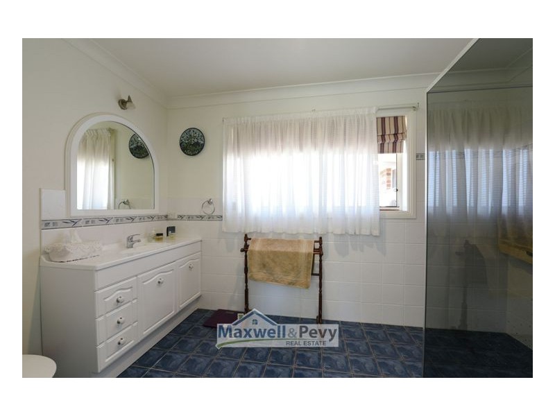 51 Catherine Way, Tamworth NSW 2340